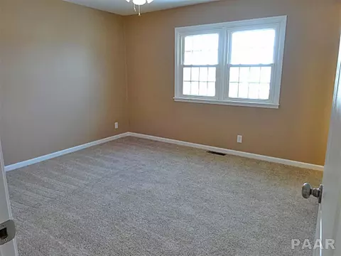 207 Elgin Ave, Washington, IL 61571 photo 16