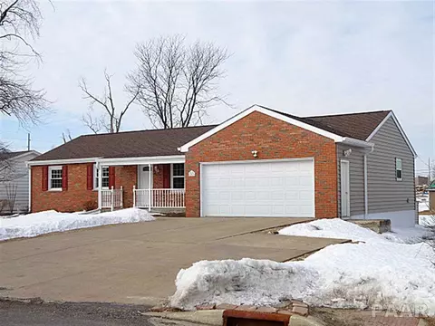 207 Elgin Ave, Washington, IL 61571 photo 3