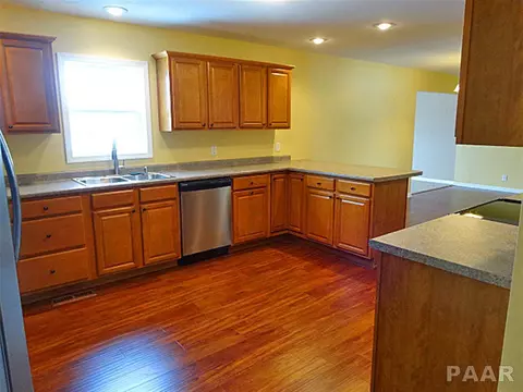 207 Elgin Ave, Washington, IL 61571 photo 6