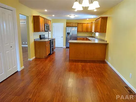 207 Elgin Ave, Washington, IL 61571 photo 9