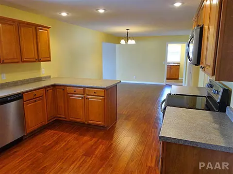 207 Elgin Ave, Washington, IL 61571 photo 7