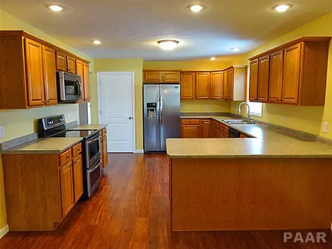 207 Elgin Ave, Washington, IL 61571 photo 8
