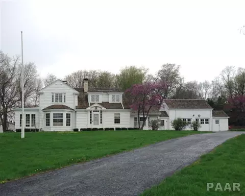 304 N Locust St, Delavan, IL 61734 photo 1