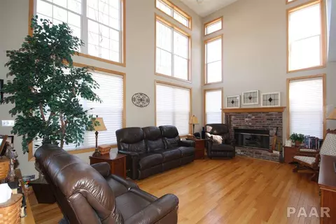 505 Hampton Ct, Germantown Hills, IL 61548 photo 5