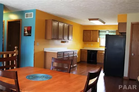 504 Dennis St, Eureka, IL 61530 photo 5