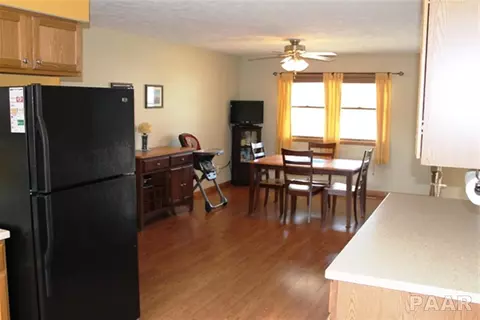 504 Dennis St, Eureka, IL 61530 photo 6