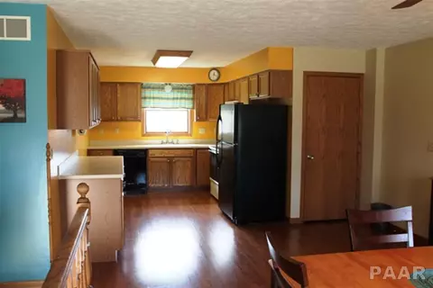 504 Dennis St, Eureka, IL 61530 photo 4