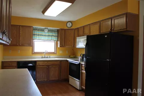 504 Dennis St, Eureka, IL 61530 photo 8