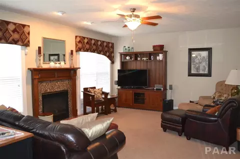 11622 N Dunmore Dr, Dunlap, IL 61525 photo 6