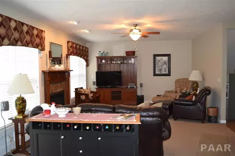 11622 N Dunmore Dr, Dunlap, IL 61525 photo 7