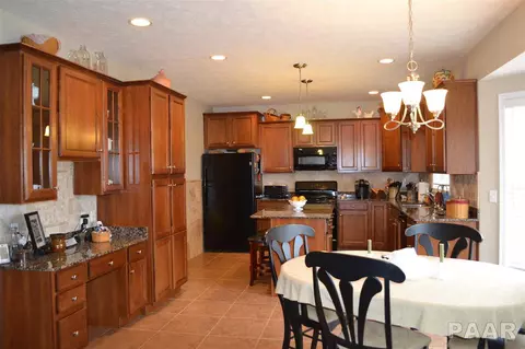 11622 N Dunmore Dr, Dunlap, IL 61525 photo 9