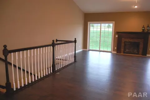 121 W Hillside Ct, Dunlap, IL 61525 photo 3