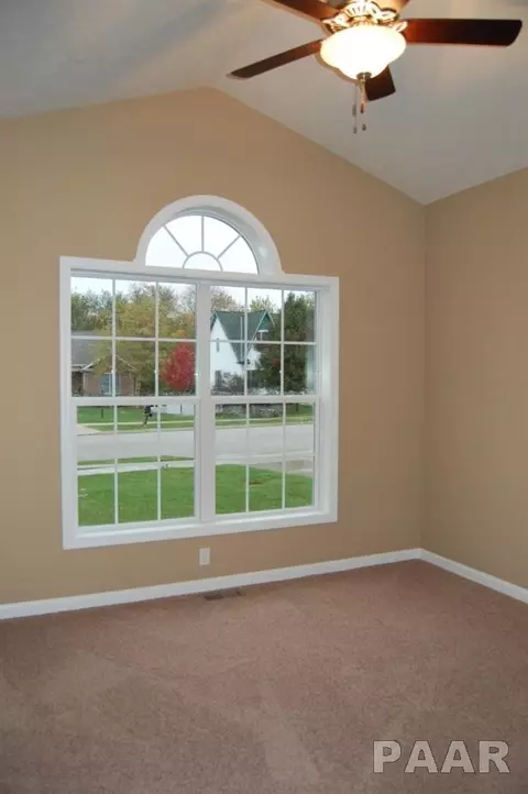 121 W Hillside Ct, Dunlap, IL 61525 photo 12