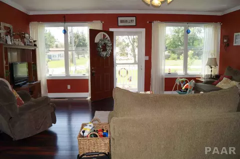 624 E 8th, Saint David, IL 61563 photo 2