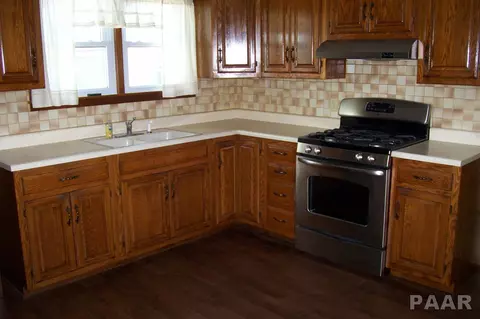 340 N 11th Ave, Canton, IL 61520 photo 8