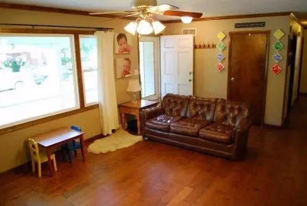 614 E Pine St, Metamora, IL 61548 photo 2