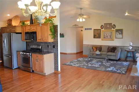 207 Windsor, Germantown Hills, IL 61548 photo 5
