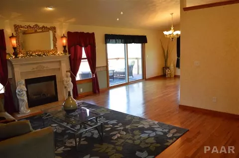 207 Windsor, Germantown Hills, IL 61548 photo 3