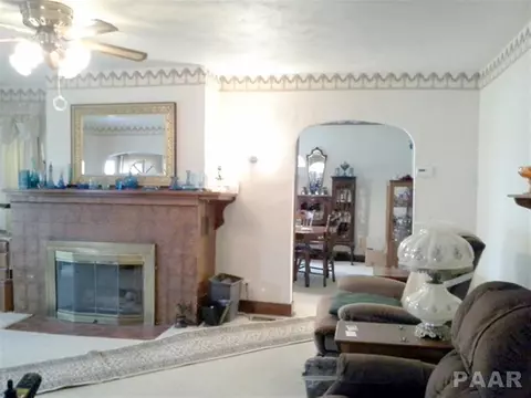 659 E Main St, Cuba, IL 61427 photo 3