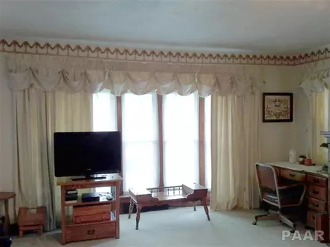659 E Main St, Cuba, IL 61427 photo 4