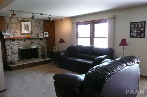 207 Graze, Dunlap, IL 61525 photo 10