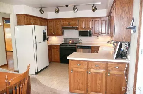 207 Graze, Dunlap, IL 61525 photo 5
