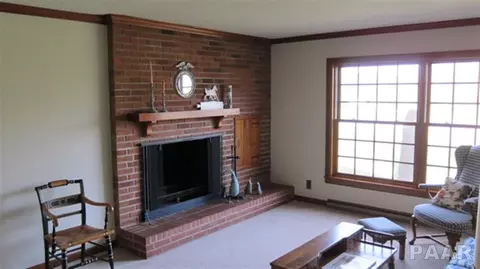 610 W Burton, Eureka, IL 61530 photo 9