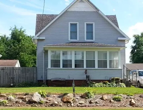 138 W Maple, Canton, IL 61520 photo 2