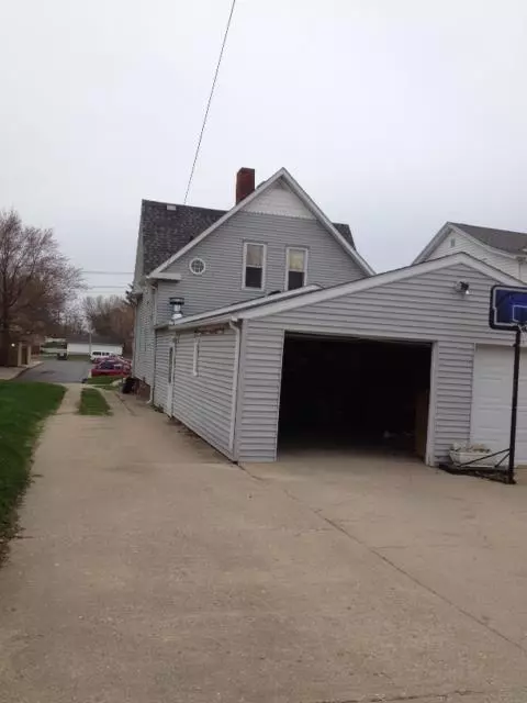 138 W Maple, Canton, IL 61520 photo 3