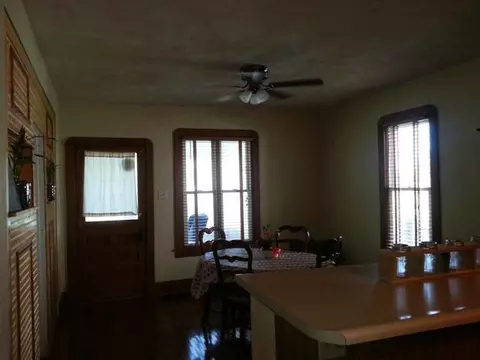 138 W Maple, Canton, IL 61520 photo 7