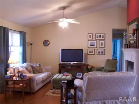 825 Jonathan St, Washington, IL 61571 photo 2