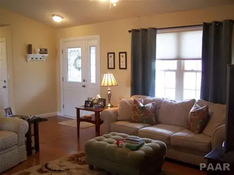 825 Jonathan St, Washington, IL 61571 photo 4