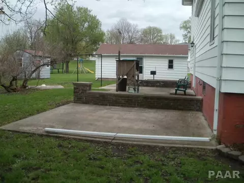 923 E Olive, Canton, IL 61520 photo 3