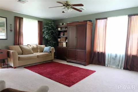 209 Algonquin, Marquette Heights, IL 61554 photo 3