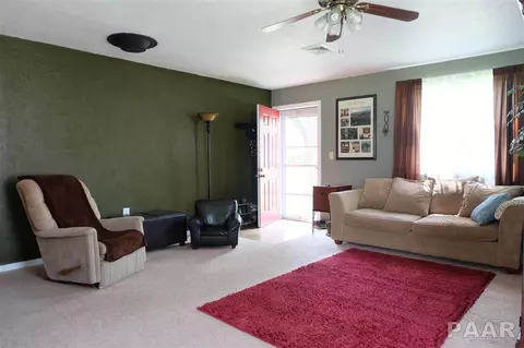209 Algonquin, Marquette Heights, IL 61554 photo 2