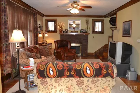 602 E 3rd St, Delavan, IL 61734 photo 3