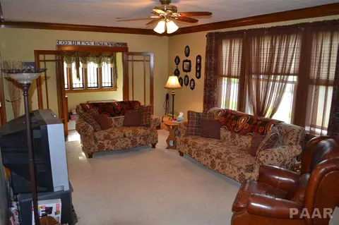 602 E 3rd St, Delavan, IL 61734 photo 2
