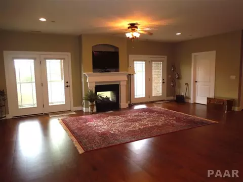 112 Eagle Rdg, Washington, IL 61571 photo 2