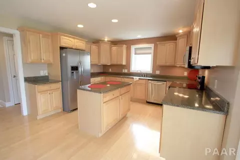 406 Windsor, Germantown Hills, IL 61548 photo 4