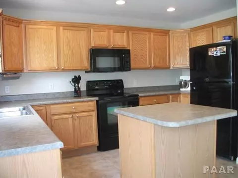 1817 Meadowview, Dunlap, IL 61525 photo 4