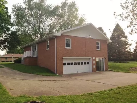 112 Pieper Cir, Delavan, IL 61734 photo 2