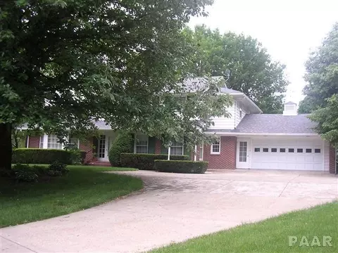 850 Pool Ct, Canton, IL 61520 photo 4