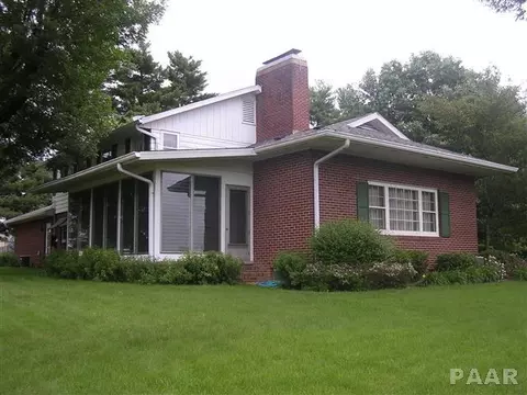 850 Pool Ct, Canton, IL 61520 photo 3
