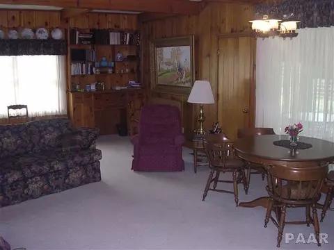 850 Pool Ct, Canton, IL 61520 photo 16