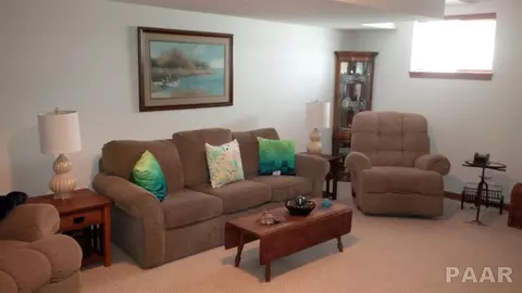 107 Marvin, Germantown Hills, IL 61548 photo 2