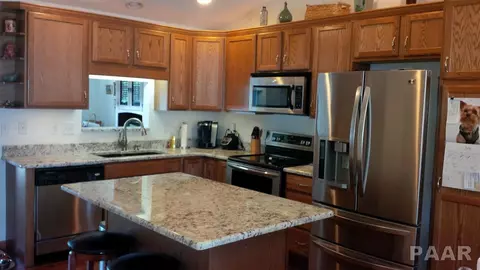 107 Marvin, Germantown Hills, IL 61548 photo 4