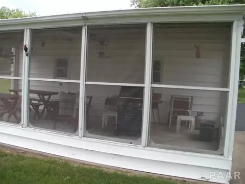 944 E Locust, Canton, IL 61520 photo 6
