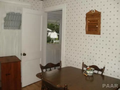 944 E Locust, Canton, IL 61520 photo 9