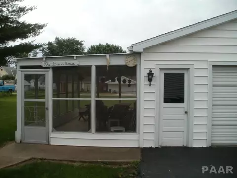 944 E Locust, Canton, IL 61520 photo 5