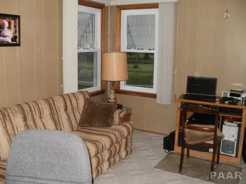 944 E Locust, Canton, IL 61520 photo 10